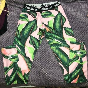 NEVER WORN ADIDAS PINK JUNGLE PRINT LEGGINGS